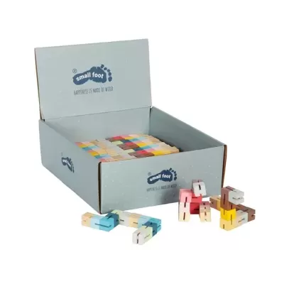 Caixa cinzenta com blocos de madeira coloridos em tons pastel para empilhar