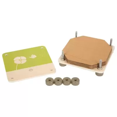 Conjunto de bases quadradas e pesos metálicos sobre fundo branco