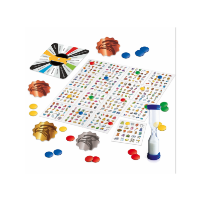 Cartas, fichas coloridas, ampulheta e peças metálicas de jogo de tabuleiro