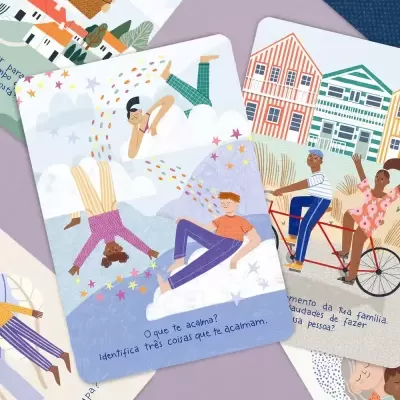 Cartas ilustradas com pessoas e texto em português num fundo lilás.