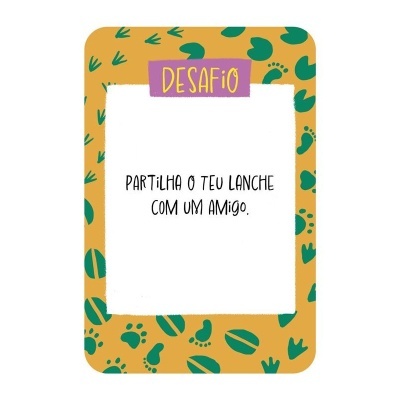 Cartão amarelo com pegadas verdes e texto DESAFIO e PARTILHA O TEU LANCHE COM UM AMIGO