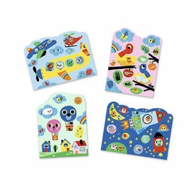 Quatro quadros coloridos com desenhos de aviões, pássaros, casas e foguetes em fundos variados