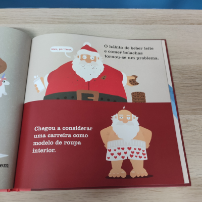 Página de livro infantil com ilustrações de Pai Natal e texto em português