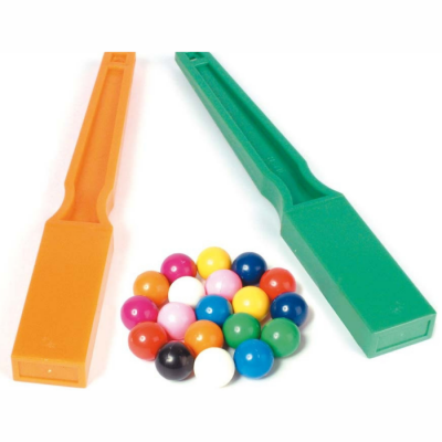 Dois grupos magnéticos coloridos com discos plásticos coloridos entre eles