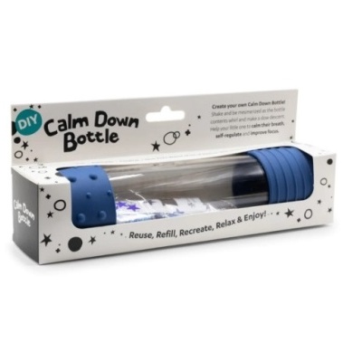 Garrafa transparente com tampas azuis em embalagem branca com texto e estrelas