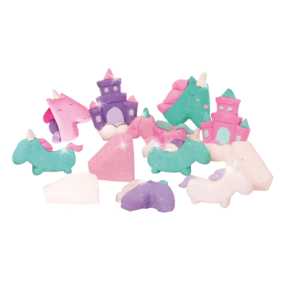 Figuras coloridas de unicórnios e castelos em plástico ou cera