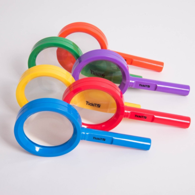 Conjunto de lupas coloridas TickIT em fundo branco