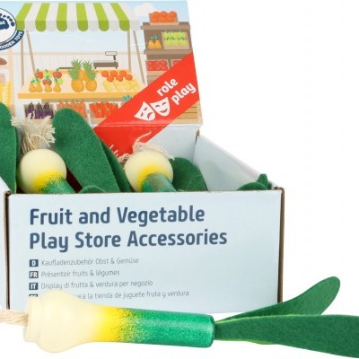 Acessórios de jogo de fruta e vegetal em madeira dentro de caixa de papel com ilustrações.