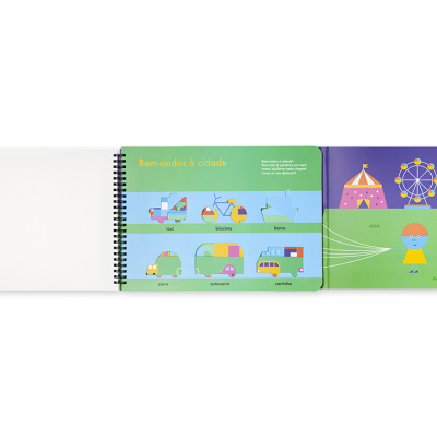 Livro infantil aberto com ilustrações coloridas e texto em português