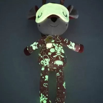 Pelúcia de veado com máscara de dormir fosforescente e desenhos brilhantes