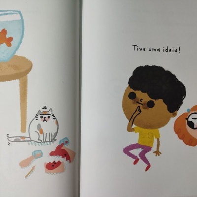 Ilustração de livro com peixe, gato e duas crianças, texto 'Tive uma ideia!'