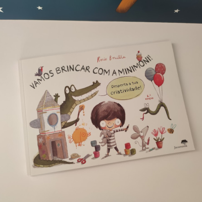 Capa de livro infantil colorida com desenhos de personagens e balões