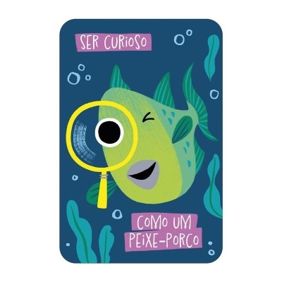 Cartão azul com desenho de peixe verde e lupa, texto 'SER CURIOSO' e 'COMO UM PEIXE-PORCO'