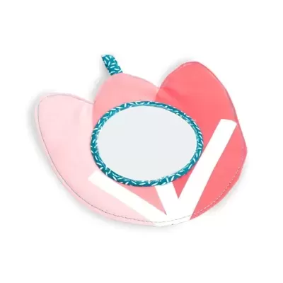 Espelho com armação têxtil colorida em forma de folhas rosa e vermelho com padrão azul e branco