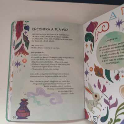 Página de livro aberto com texto e ilustrações coloridas