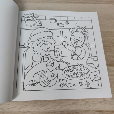 Desenho para colorir de Pai Natal e rena à mesa com bolachas e cartas de Natal