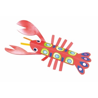 Brinquedo colorido em forma de lagosta com padrões circulares