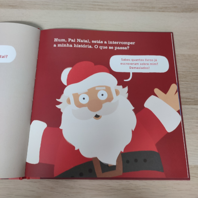 Página de livro infantil com ilustração do Pai Natal e texto em português