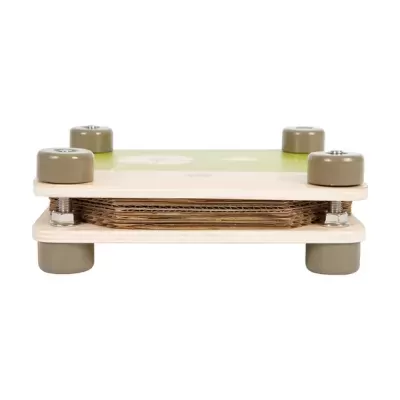 Plataforma elevatória de madeira com rodas cinzentas