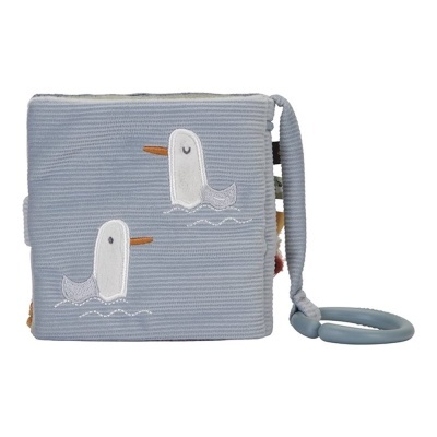 Livro de tecido azul claro com gaivotas bordadas e anel azul para bebé