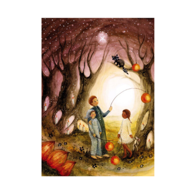 Ilustração de três crianças em floresta com lanternas e guaxinim entre árvores nuas