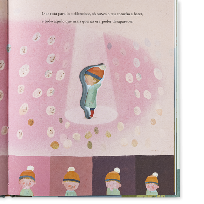 Página dupla de livro infantil com ilustração de crianças em traço simples, em rosa e castanho, com recorte em forma de criança ao centro.