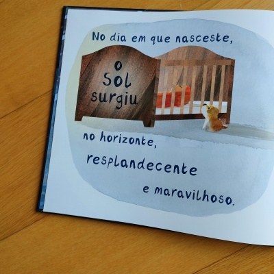 Página de livro infantil com texto em português e ilustração colorida