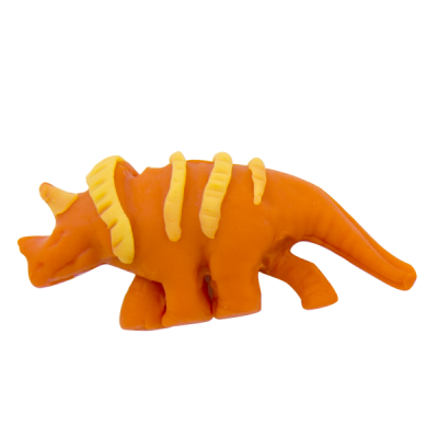 Dinosaurio de cor laranja com detalhes amarelos sobre fundo branco