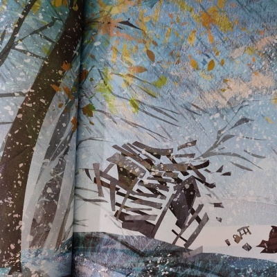 Livro aberto com ilustrações de floresta, casa de madeira e folhas amarelas caindo