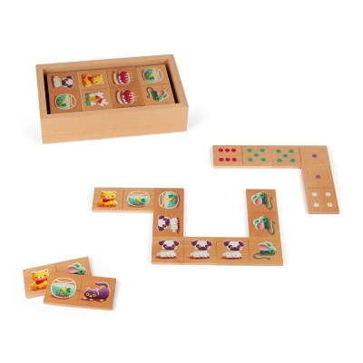 Peças de dominó de madeira com desenhos de animais e bolinhas coloridas