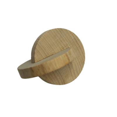 Gancho de parede redondo em madeira clara com textura natural