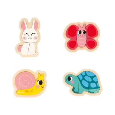 Quatro ímanes de animais em madeira coloridos sobre fundo branco