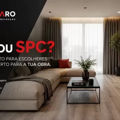 Sala de estar com pavimento madeira clara, sofá bege, e decoração moderna