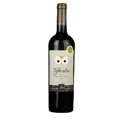 Tyto Alba - Merlot Garrafa de vinho tinto Tyto alba com rótulo branco e ilustração de coruja