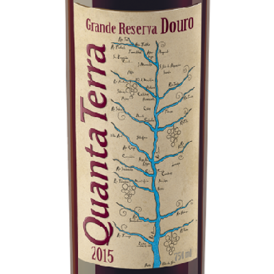 Quanta Terra Grande Reserva Tinto Rótulo de garrafa de vinho Quanta Terra Grande Reserva Douro 2015 com desenho de rio e uvas.