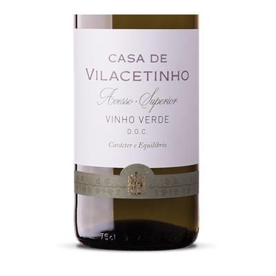 Casa Vilacetinho Avesso Superior Garrafa de vinho branco Casa de Vilacetinho com rótulo branco e faixa cinza