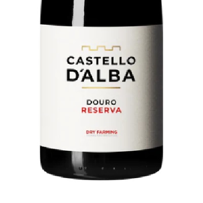 Castelo d'Alba Reserva Tinto Garrafa de vinho Castello D'Alba Douro Reserva com rótulo branco e texto preto e vermelho.