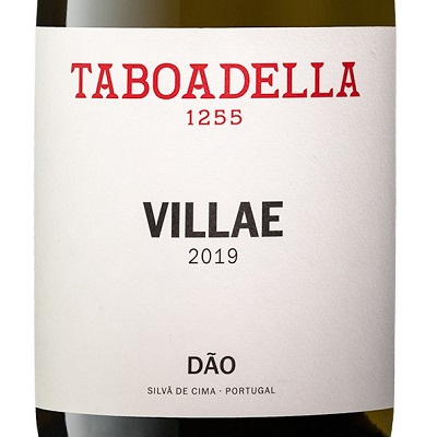 Taboadella Villae Branco Etiqueta branca de vinho com texto em vermelho e preto