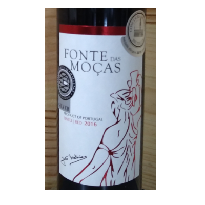 Fonte das Moças - Tinto Garrafa de vinho Fonte das Moças com rótulo branco e vermelho e gravura feminina
