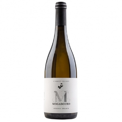 Garrafa de vinho branco com rótulo branco MESOARDISDO