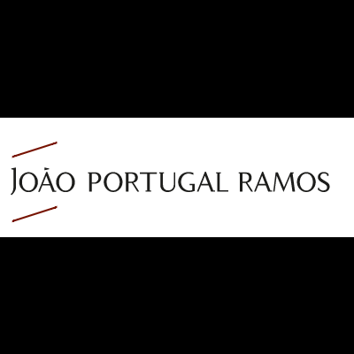 Logotipo JOÃO PORTUGAL RAMOS em fundo branco com linhas vermelhas acima e abaixo