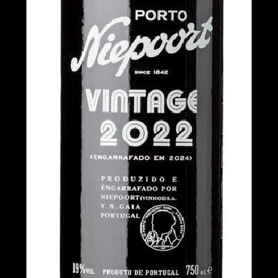 Garrafa de vinho do Porto Niepoort Vintage 2022 com rótulo preto e texto em branco.