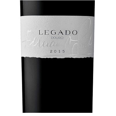 Garrafa de vinho tinto com rótulo branco LEGADO DOURO 2015