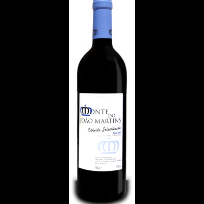 Garrafa de vinho tinto Monte do João Martins com rótulo branco e rolha azul