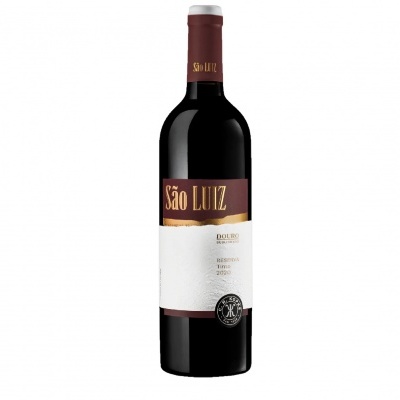 Garrafa de vinho tinto São Luiz com rótulo branco e bordô