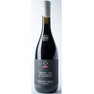 Garrafa de vinho tinto Monte da Riba com rótulo preto e texto em branco