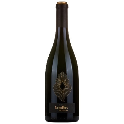 Garrafa de vinho tinto com rótulo preto e dourado