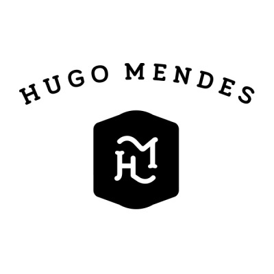 Logótipo HUGO MENDES em preto e branco com emblema estilizado