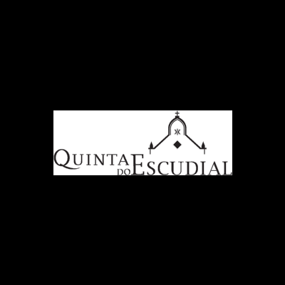 Logótipo preto e branco 'QUINTA DO ESCUDIAL' com elemento arquitetónico