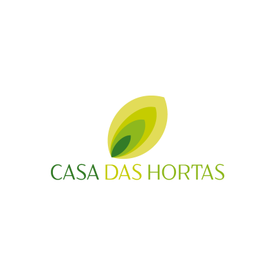 Logotipo com folhas verdes e texto CASA DAS HORTAS